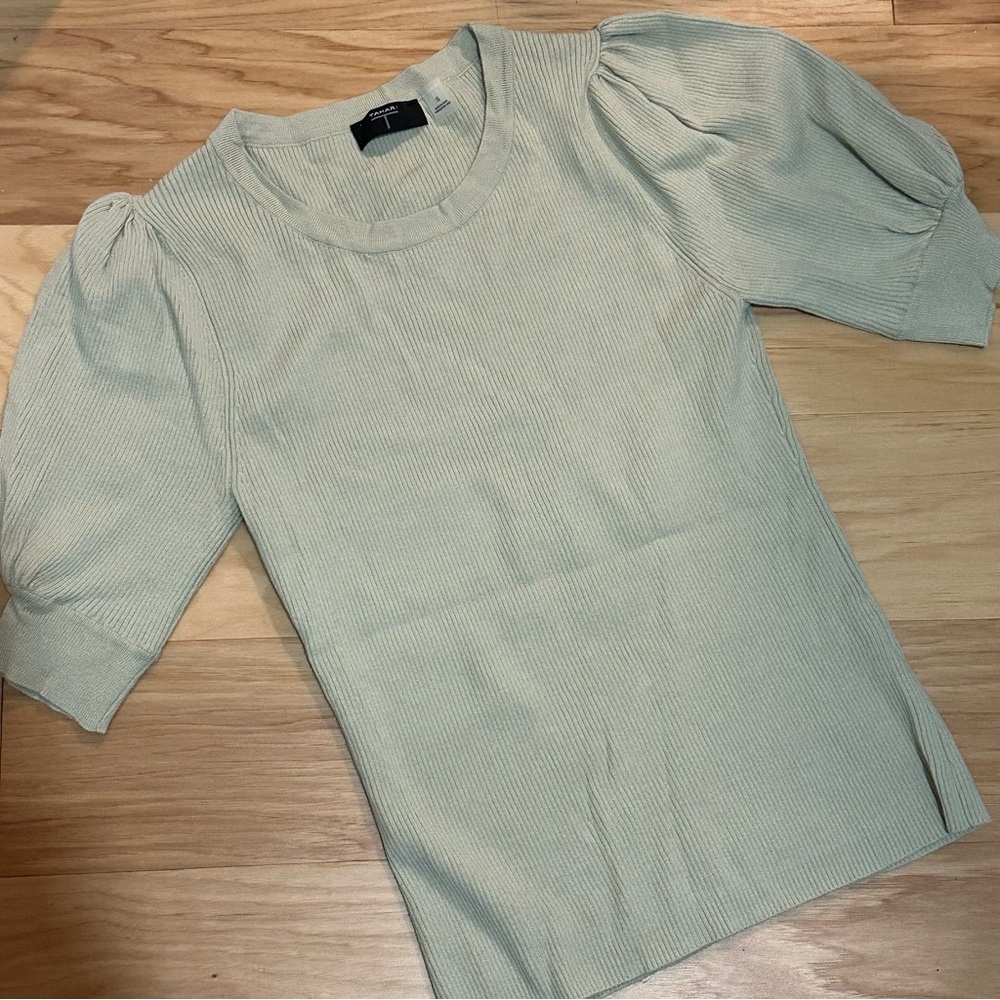Tahari Sage green ribbed puff sleeve cottage core top